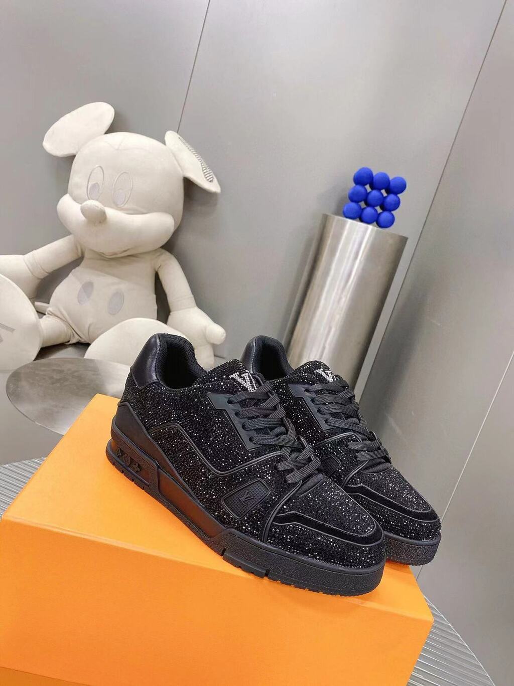 LV Trainer Black Crystals