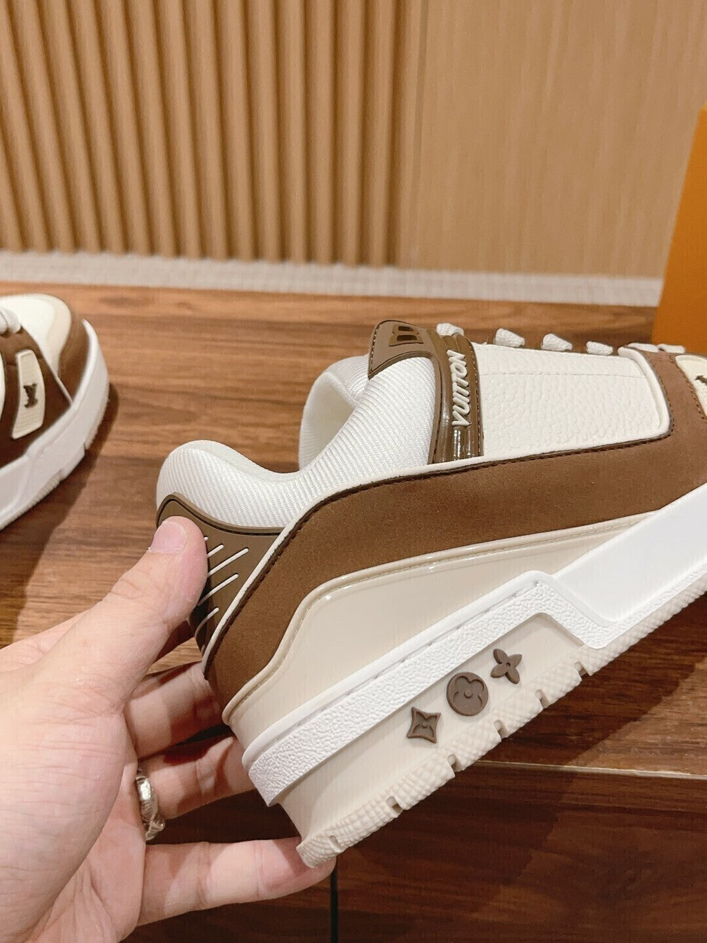 LV Trainer White Brown