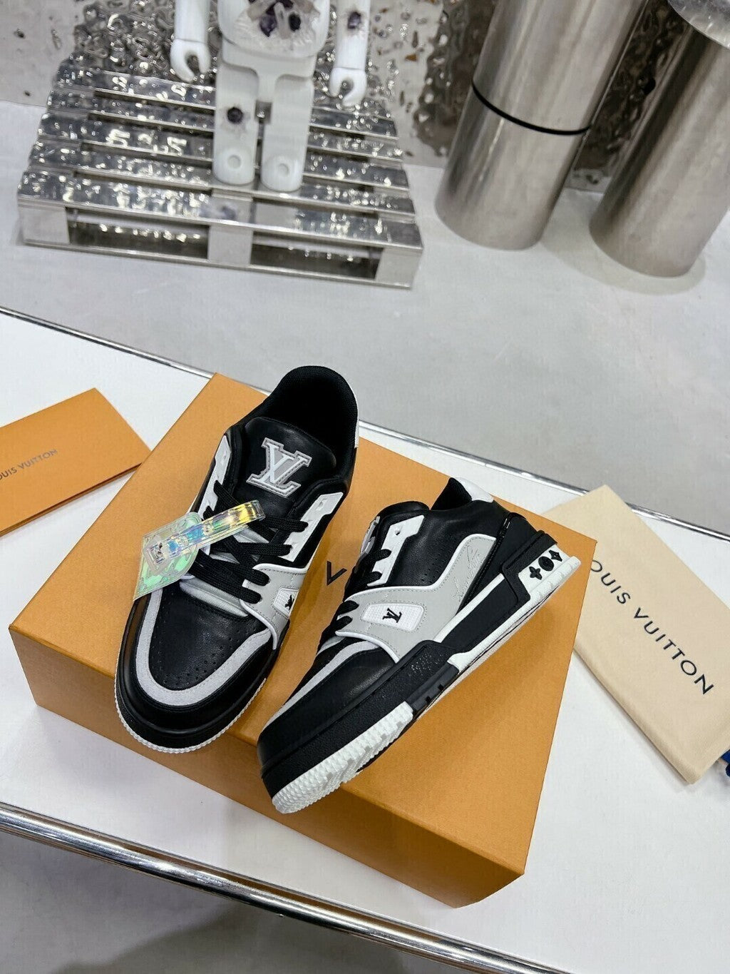 LV Trainer Black Grey White