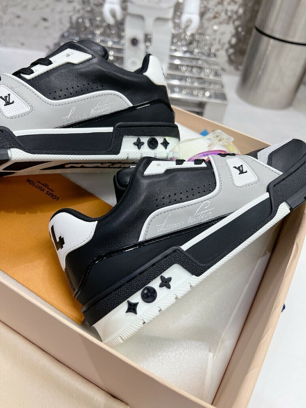 LV Trainer Black Grey White