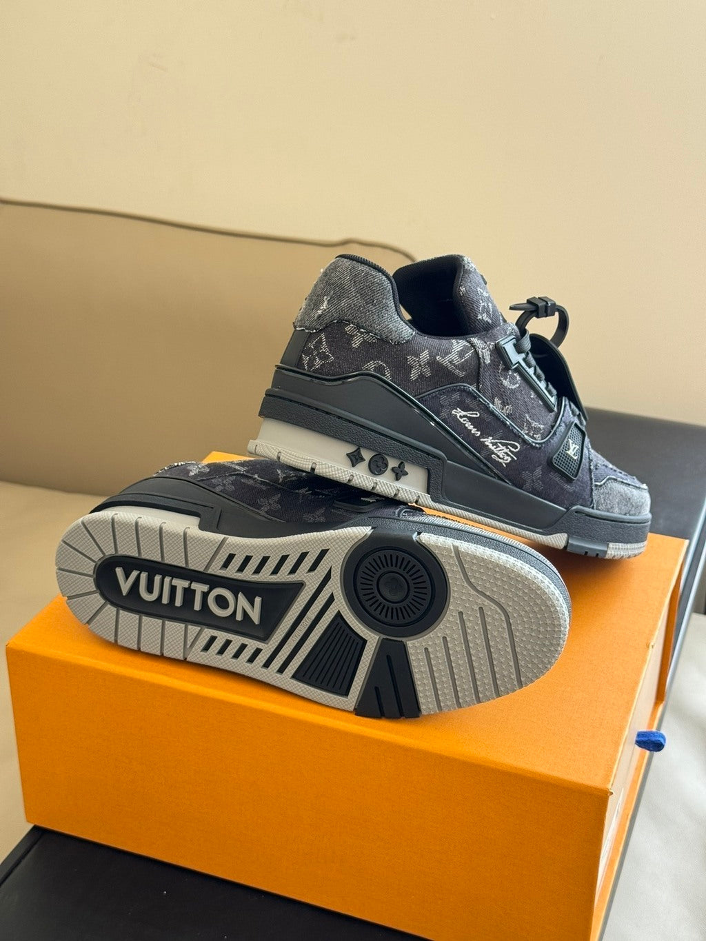 LV Trainer Low Black Grey