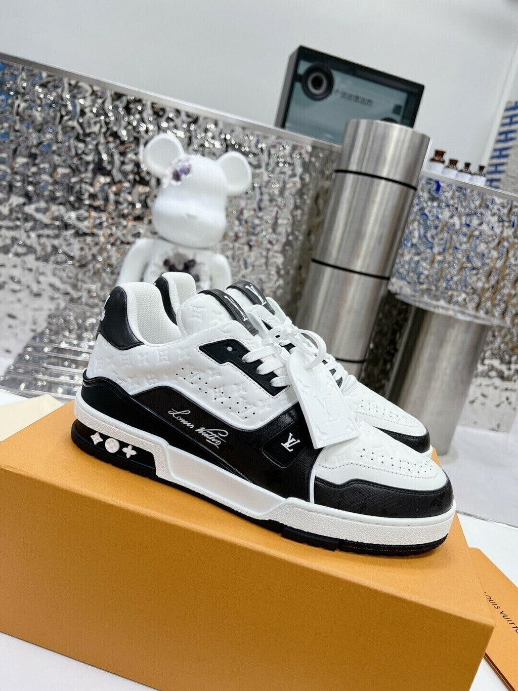 LV Trainer # 54 Black White