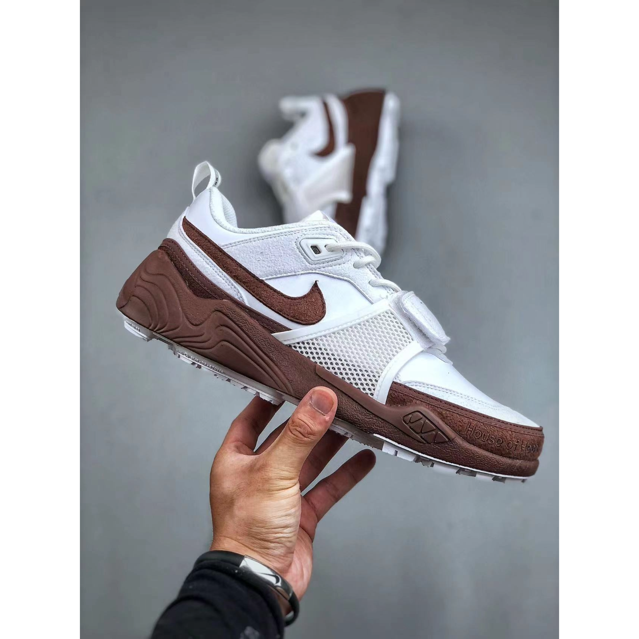 Travis x Zoom Field Jaxx 'Light Chocolate'