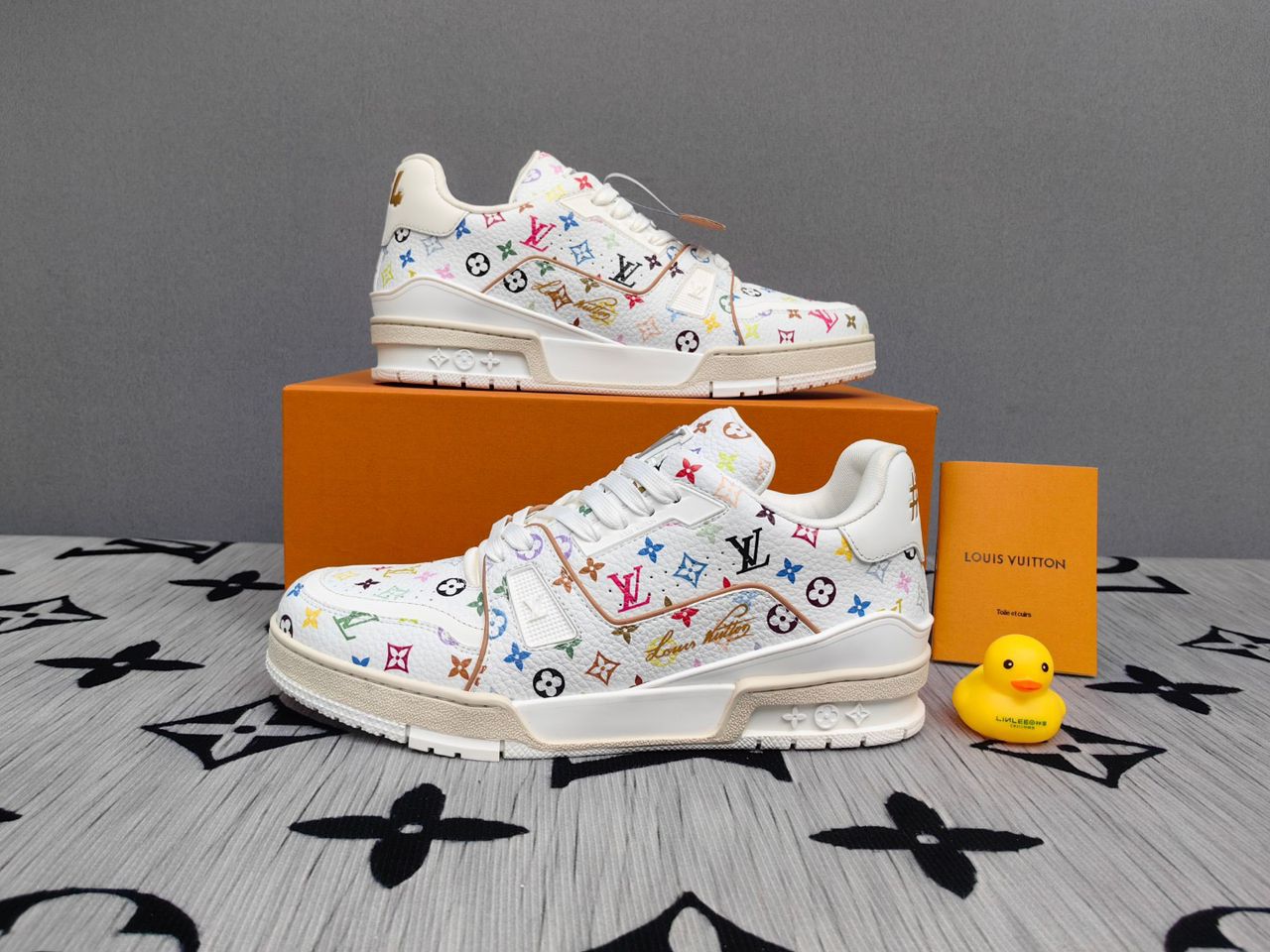 LV Trainer Takashi Murakami White