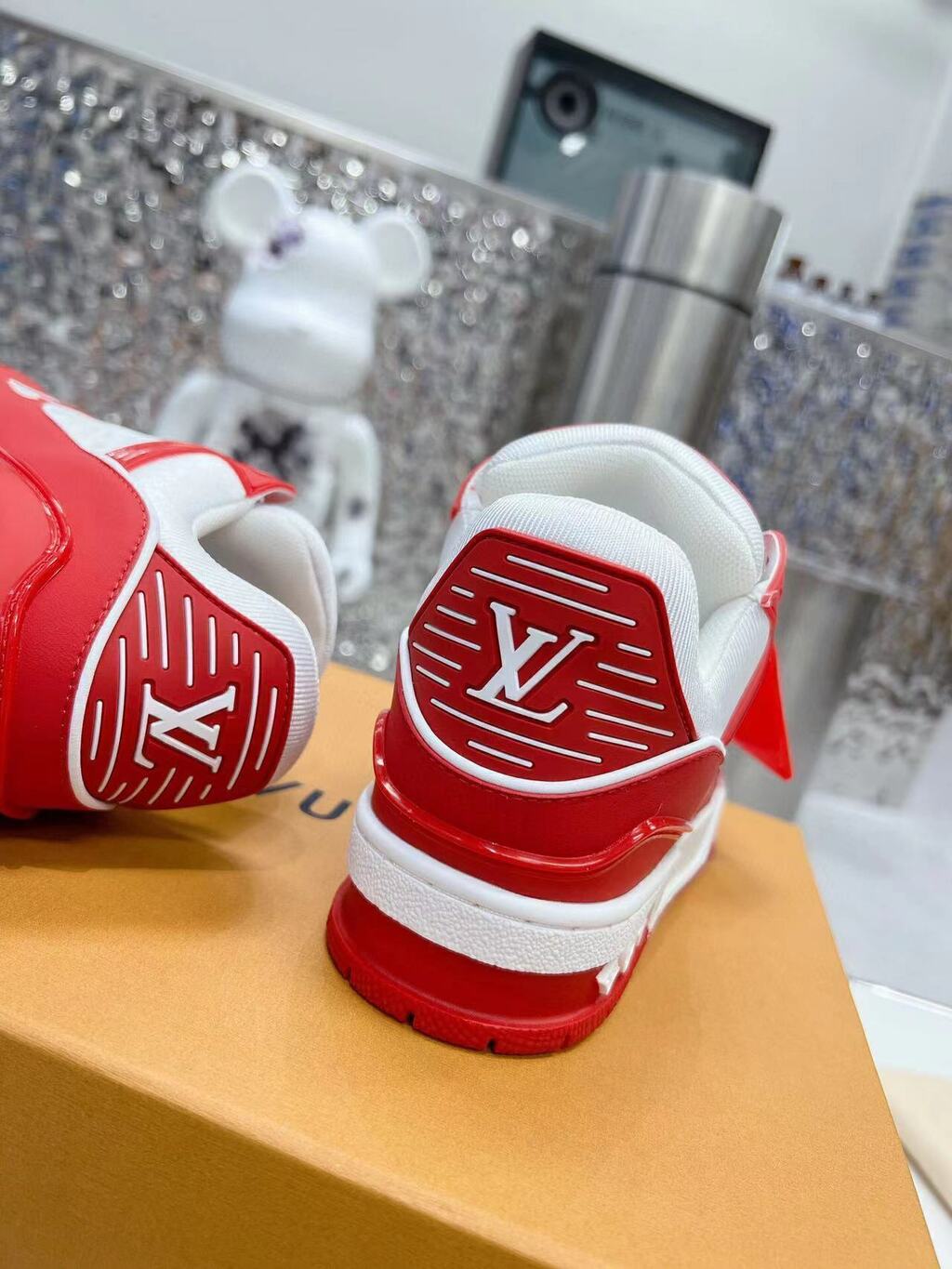LV Trainer Red White
