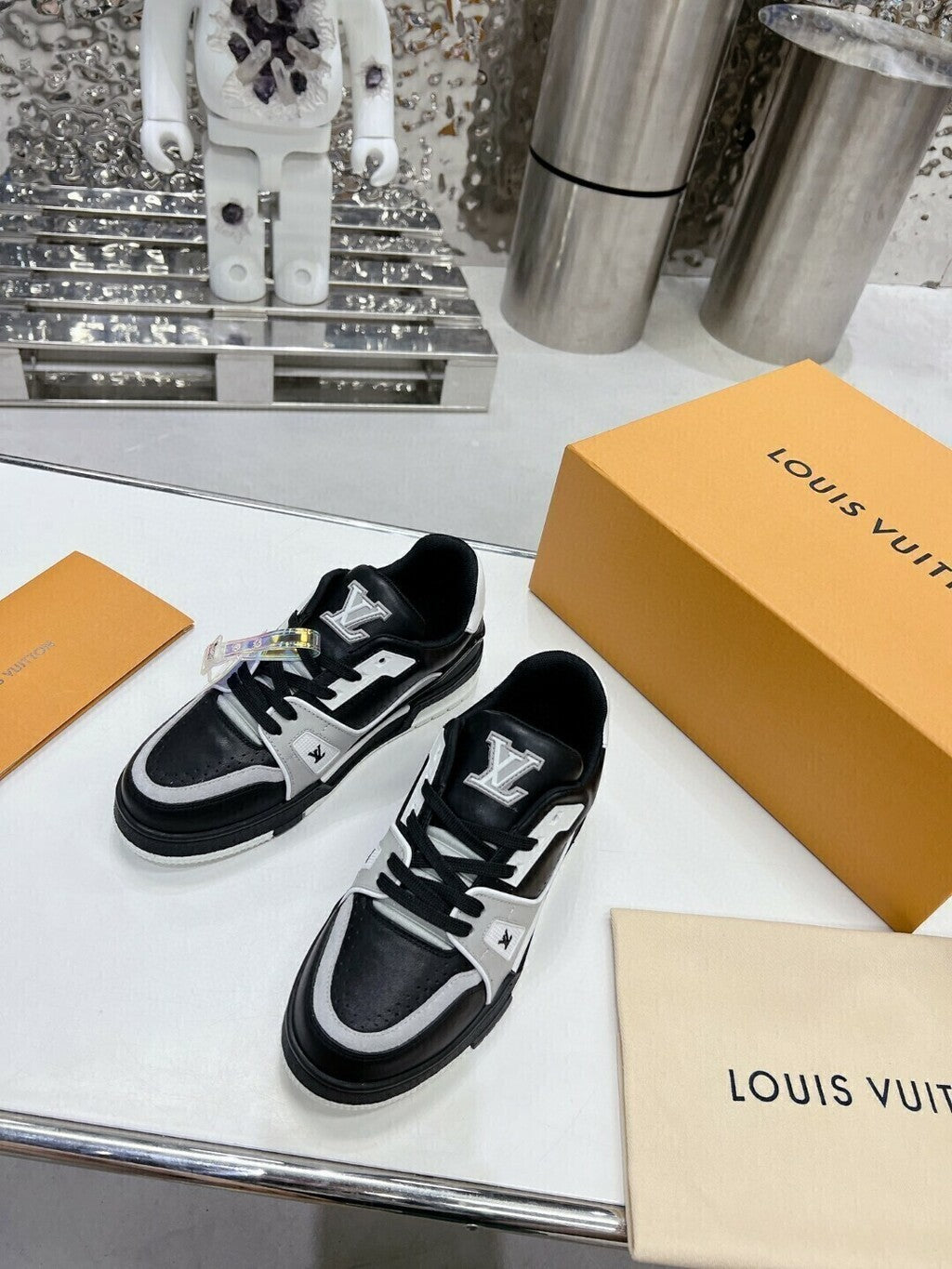 LV Trainer Black Grey White