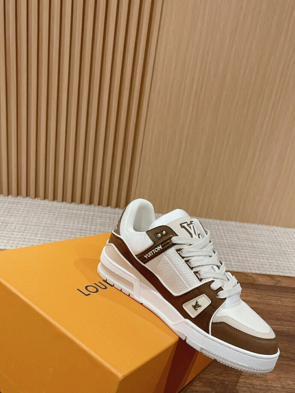 LV Trainer White Brown
