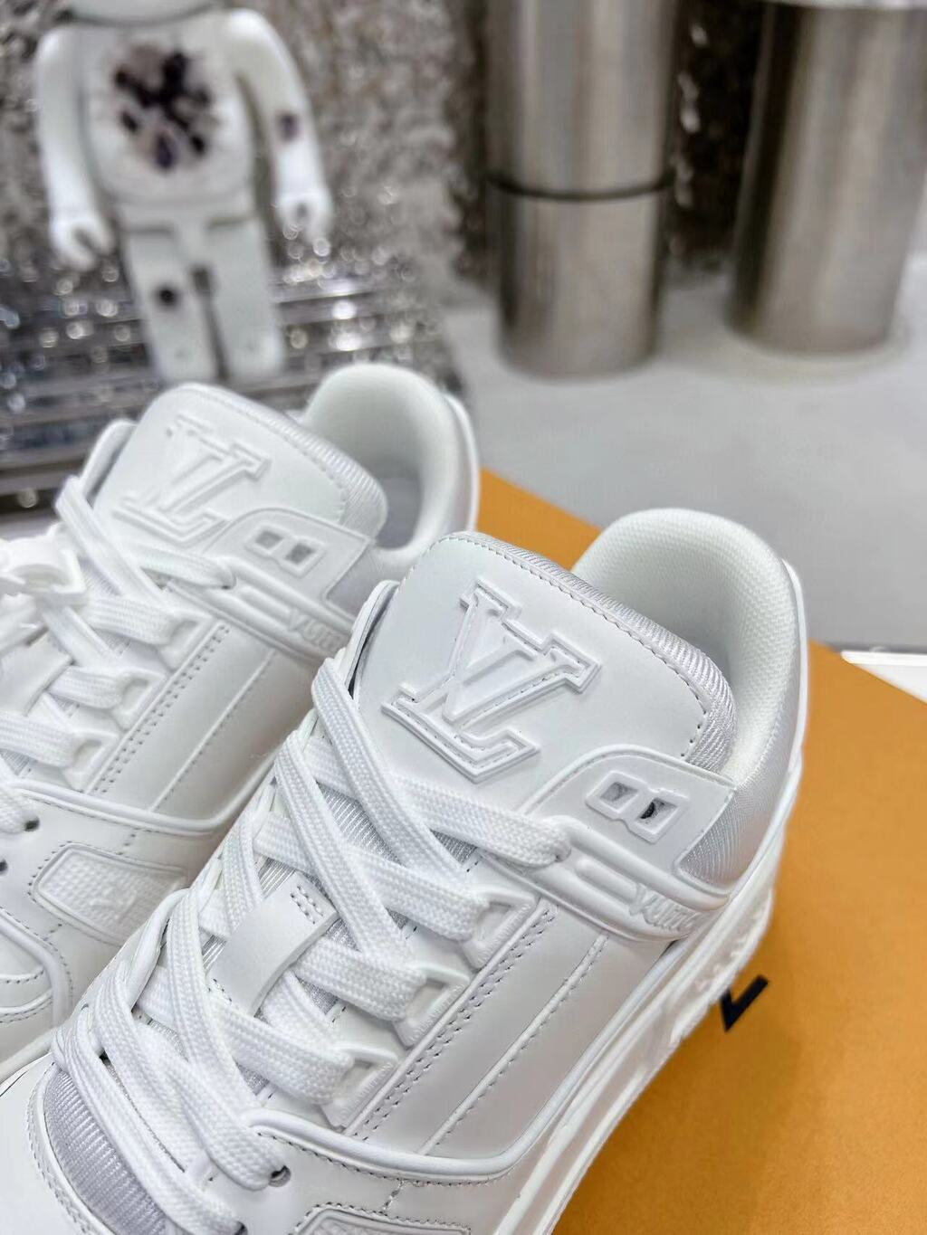 LV Trainer White