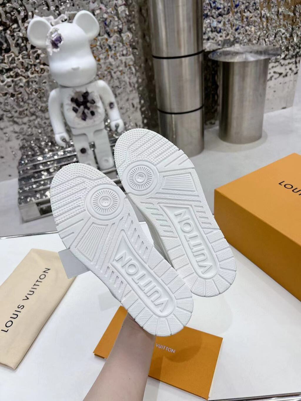LV Trainer White