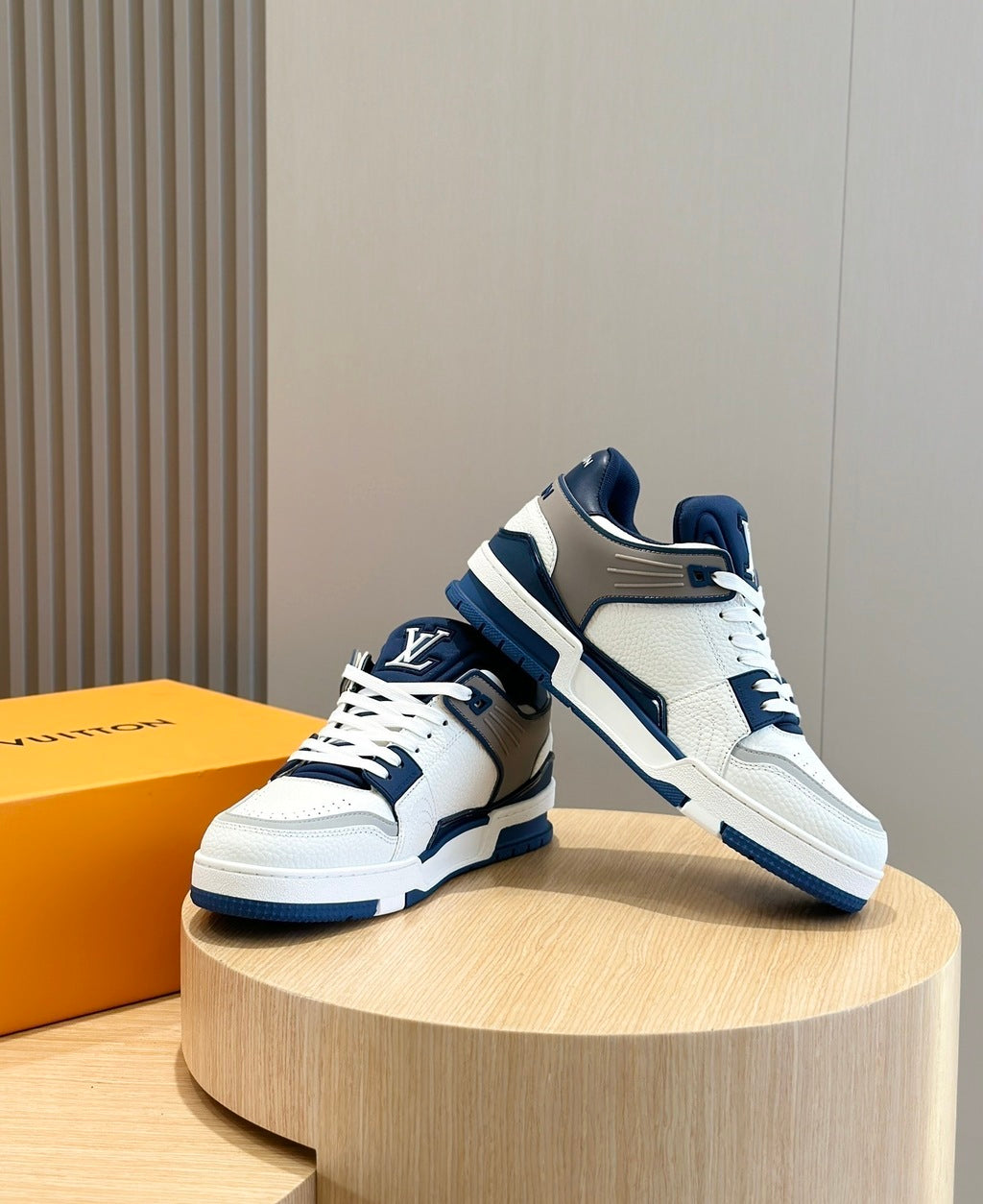 LV Trainer White/Blue