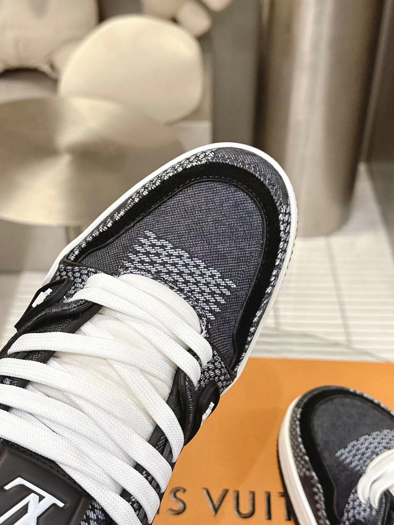 LV Trainer Black