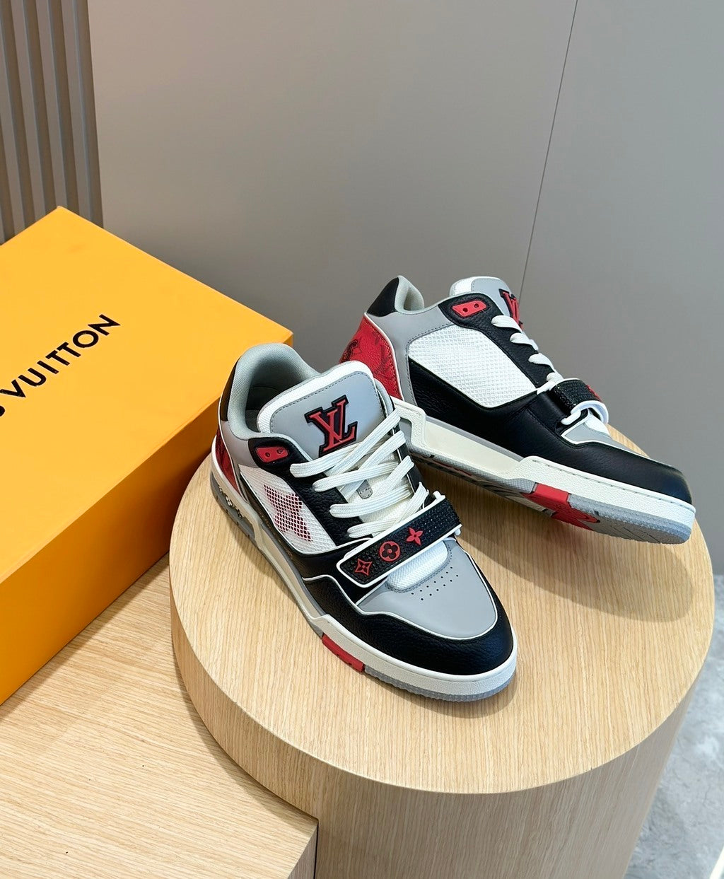 LV Trainer Red Grey Black
