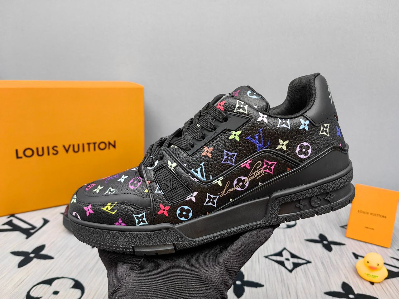 LV Trainer Takashi Murakami Black