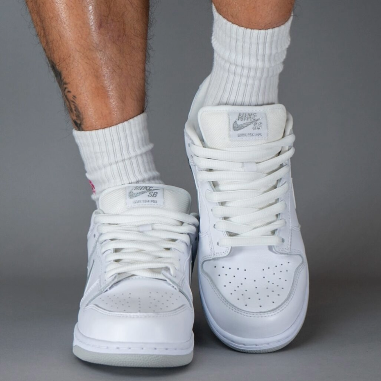 Low SB x Supreme 'White Metalic Silver'