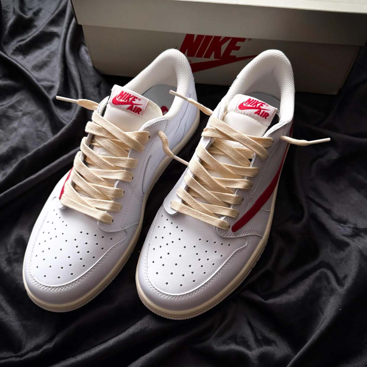 AJ 1 Low x Travis 'Red/White'
