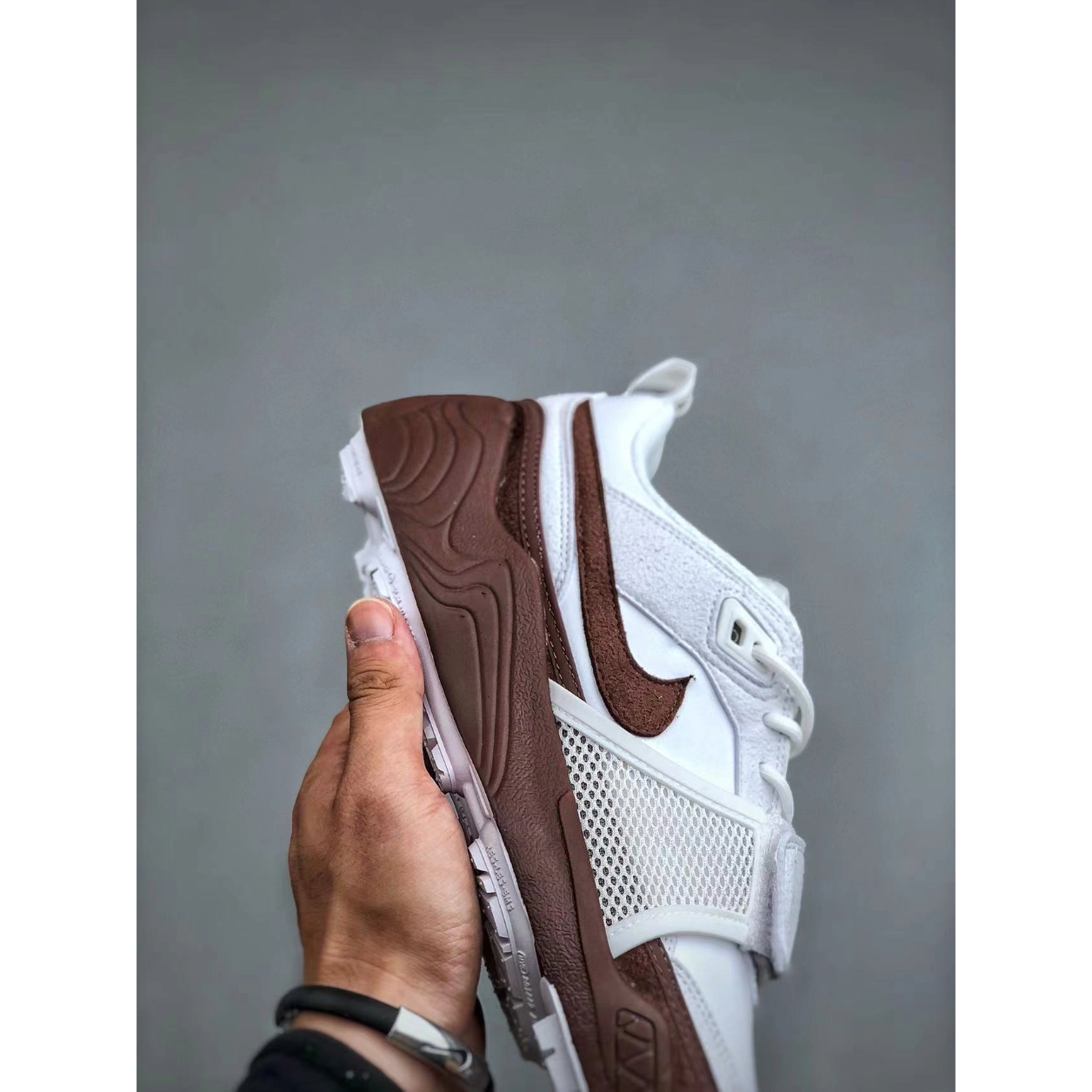 Travis x Zoom Field Jaxx 'Light Chocolate'