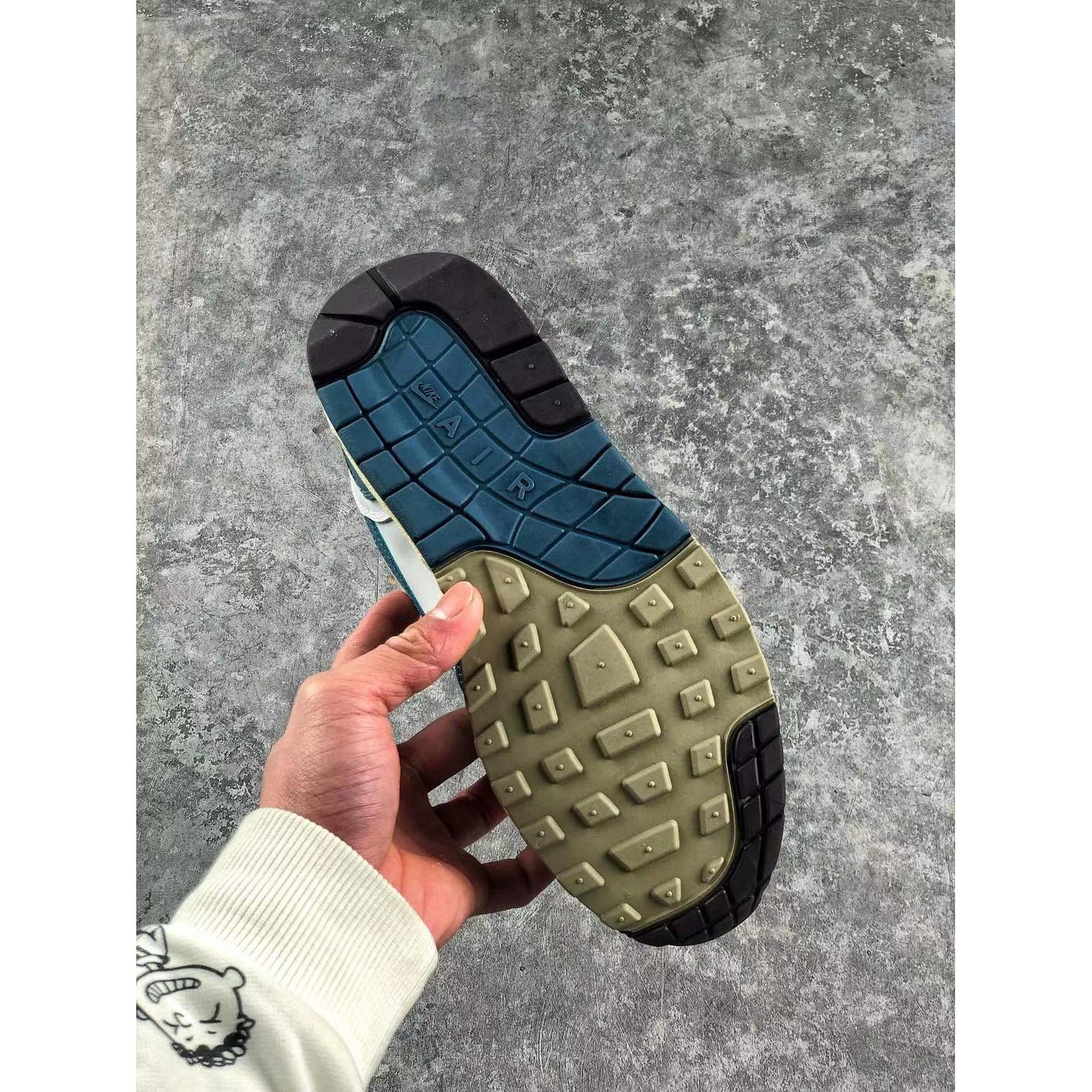 AM 1 x Patta 'Noise Aqua'