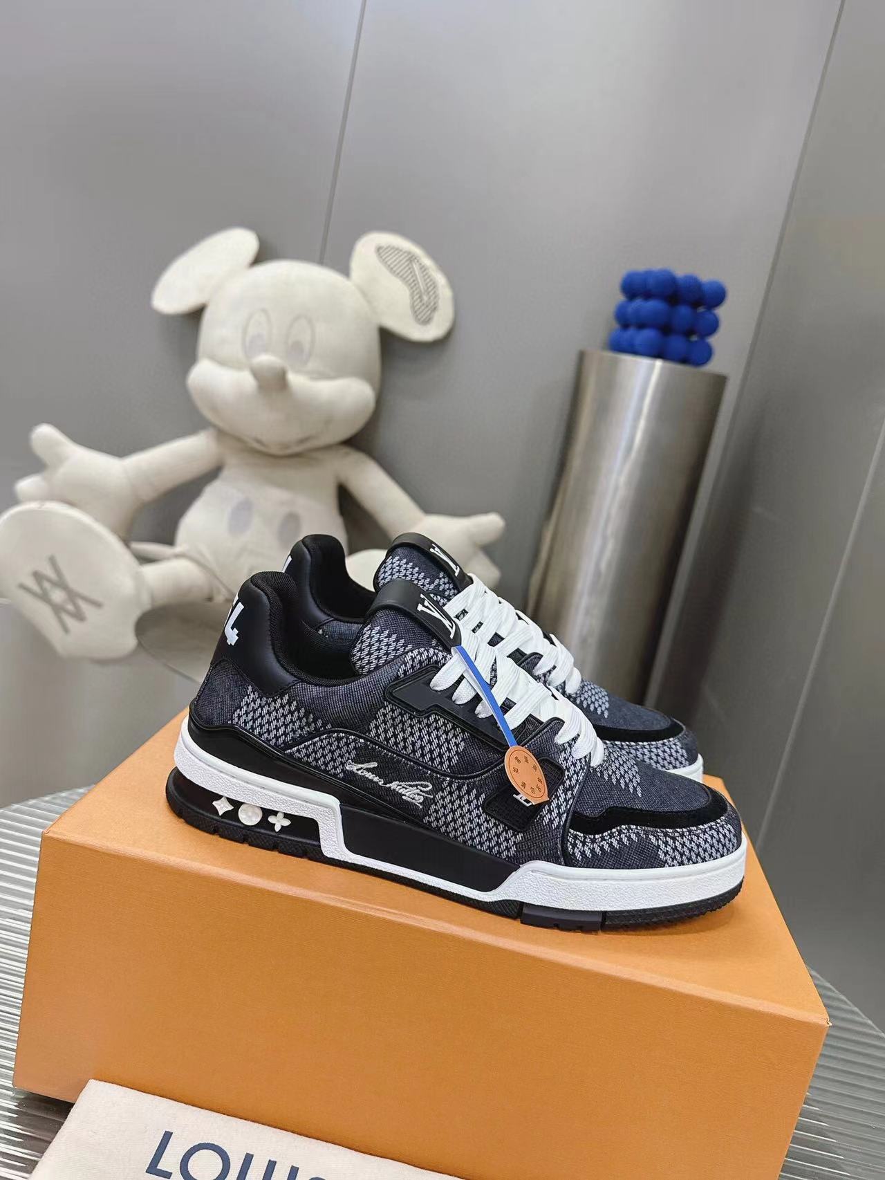 LV Trainer Black