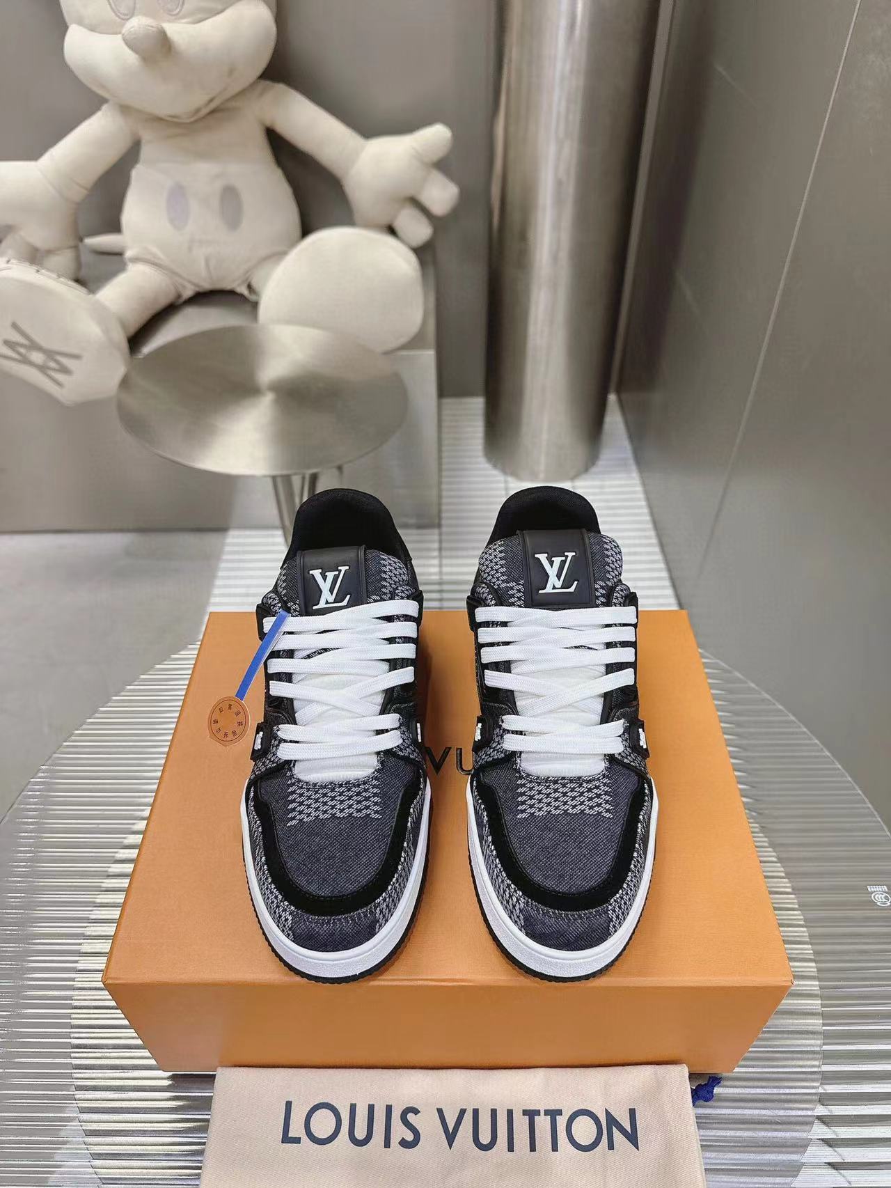 LV Trainer Black