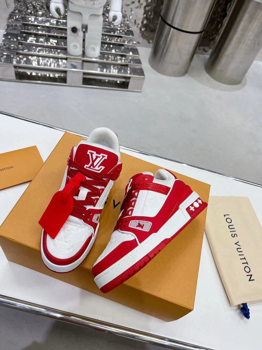 LV Trainer Red White