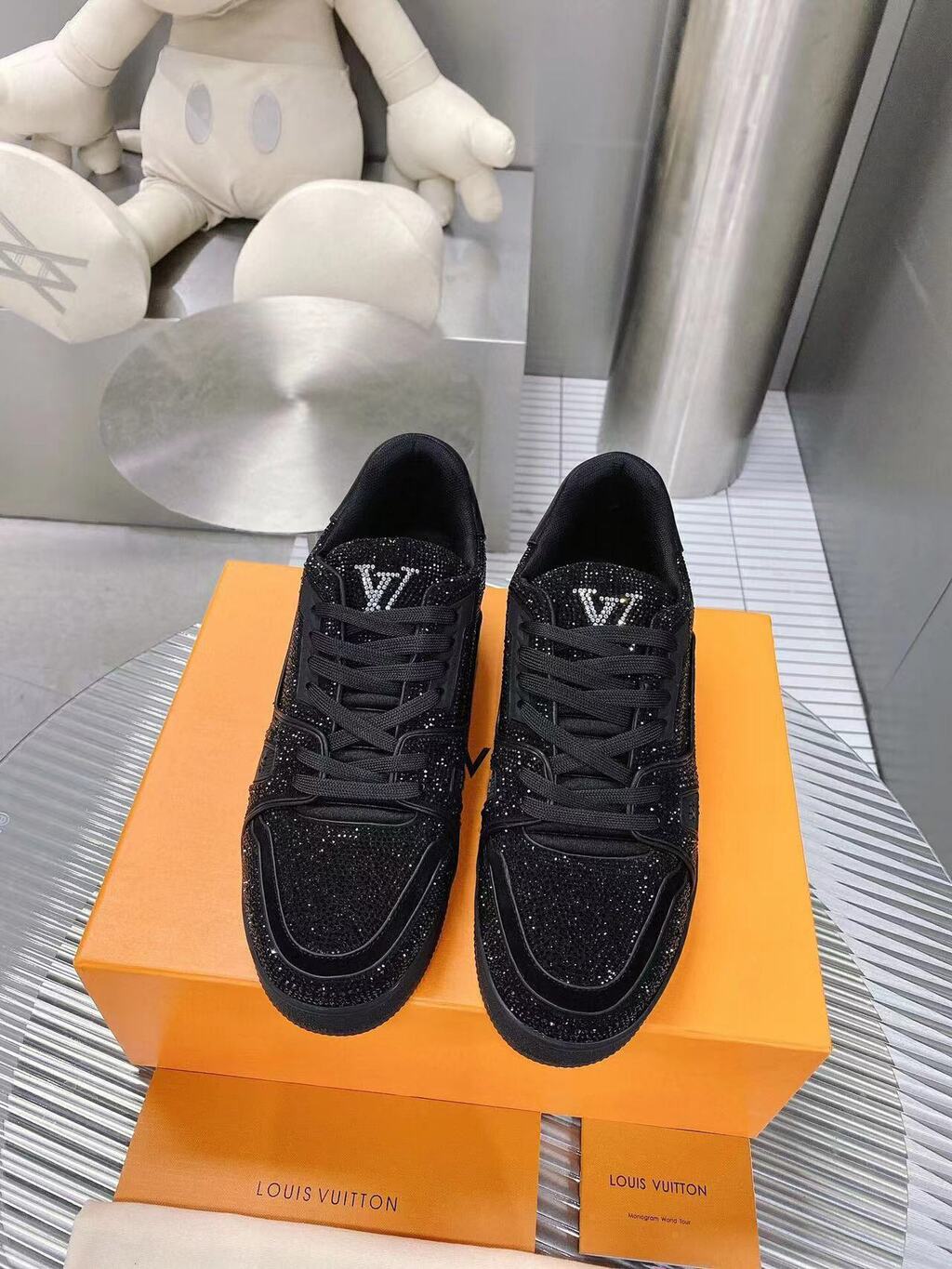 LV Trainer Black Crystals