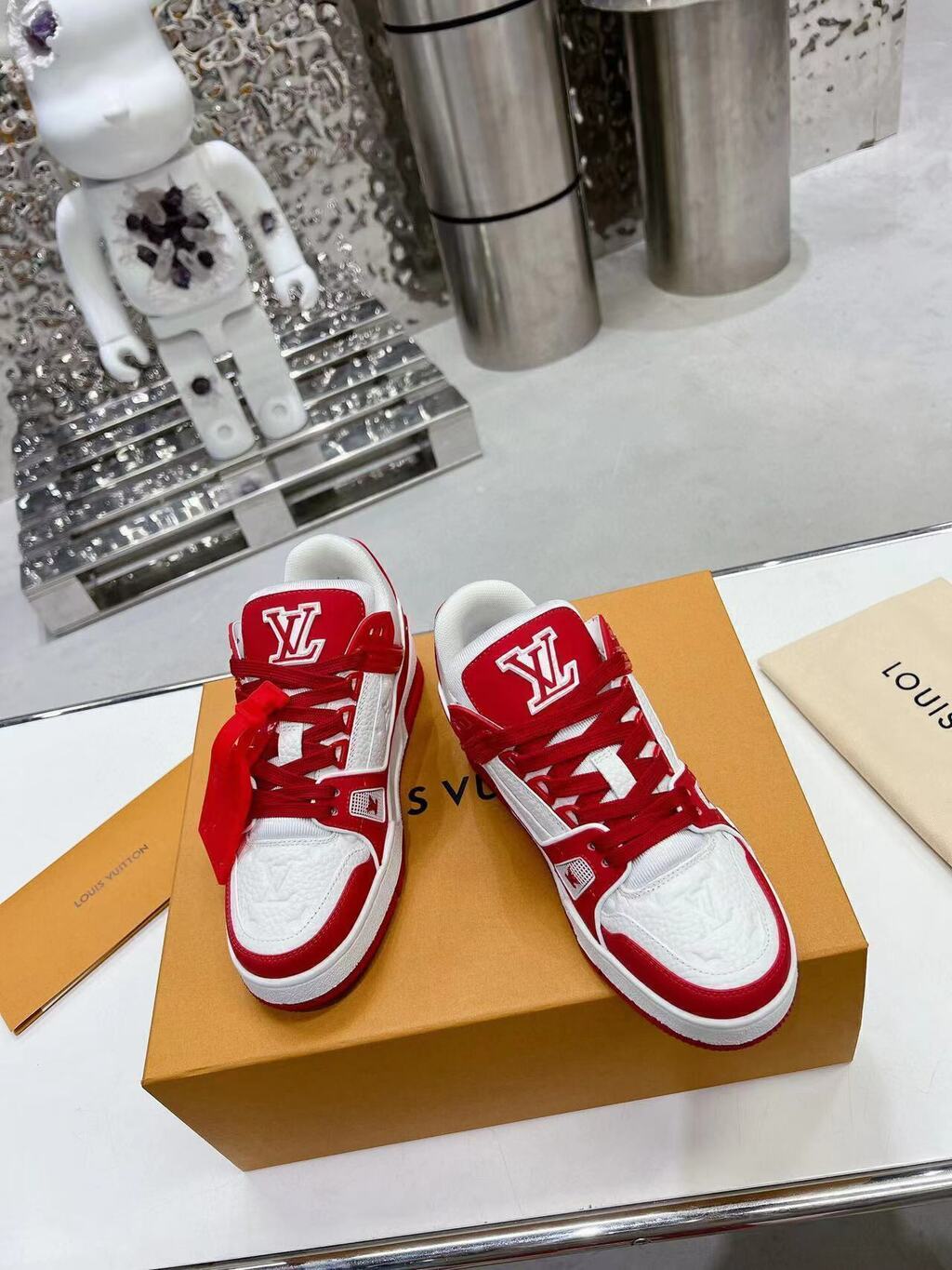 LV Trainer Red White