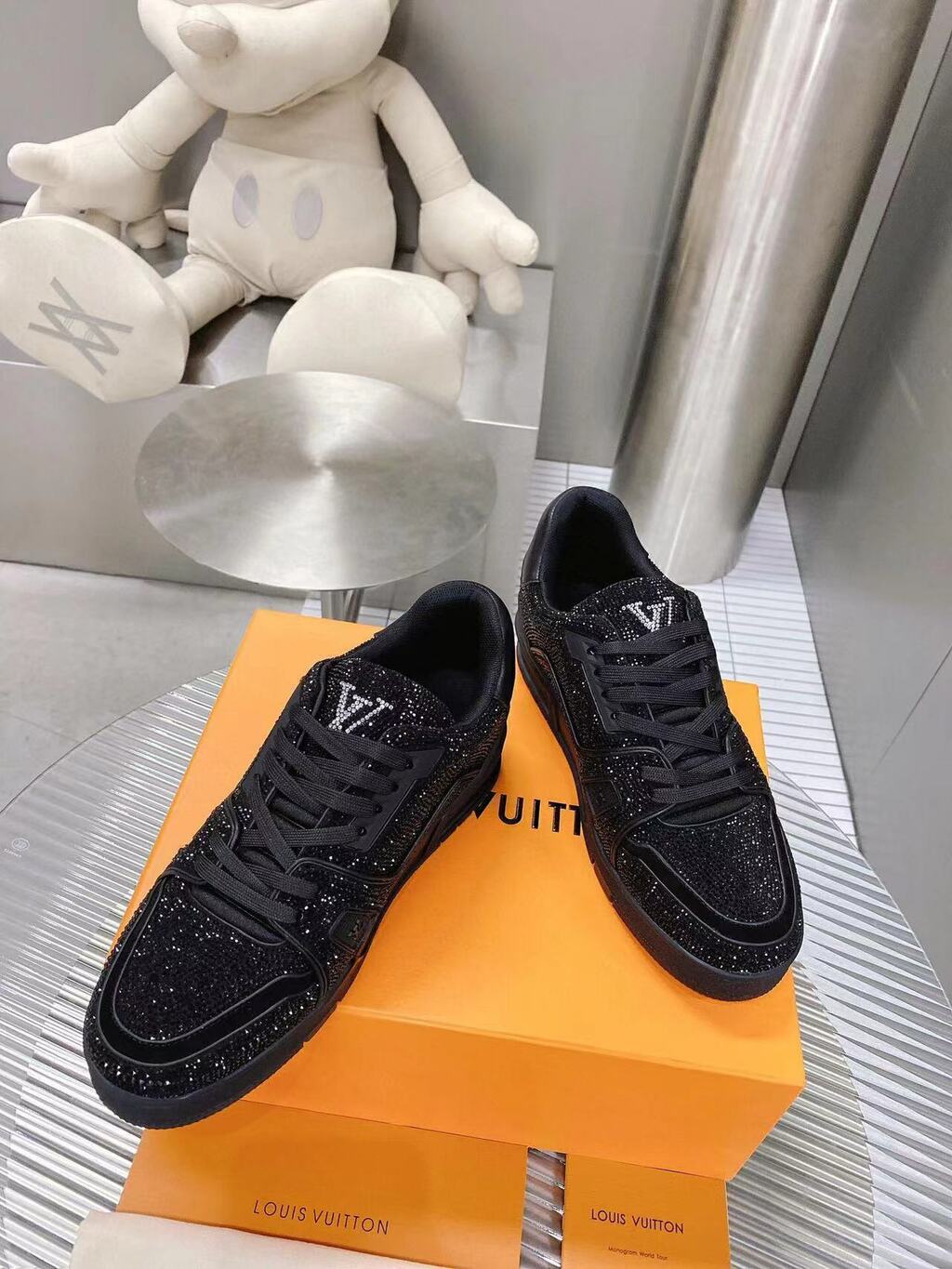 LV Trainer Black Crystals