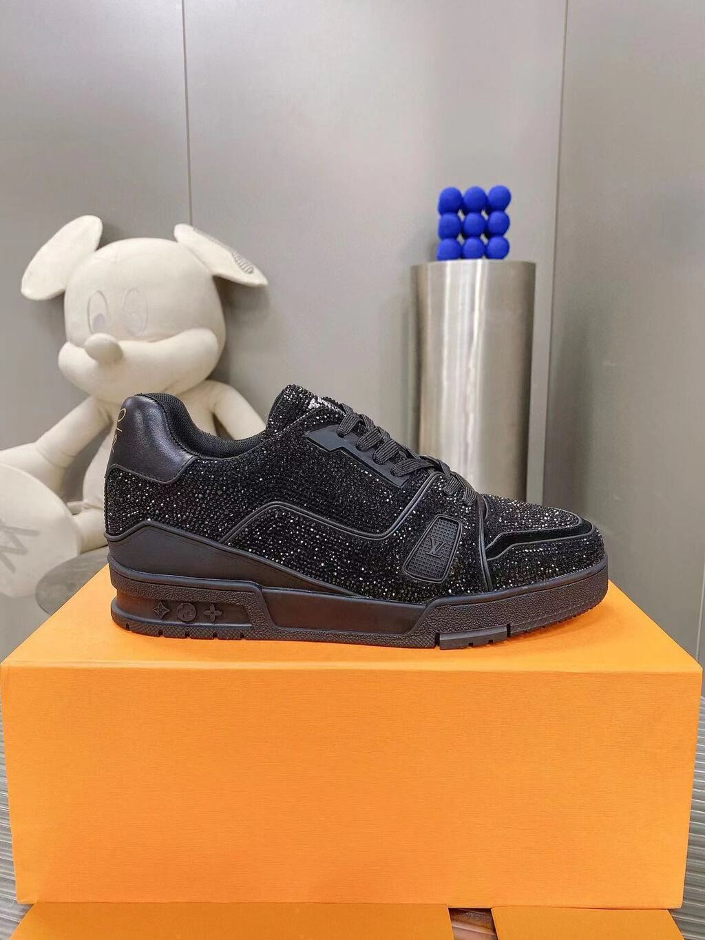 LV Trainer Black Crystals